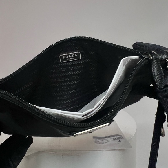 Prada nylon 2021 Tessuto wristlet. Great condition. - Picture 4 of 9